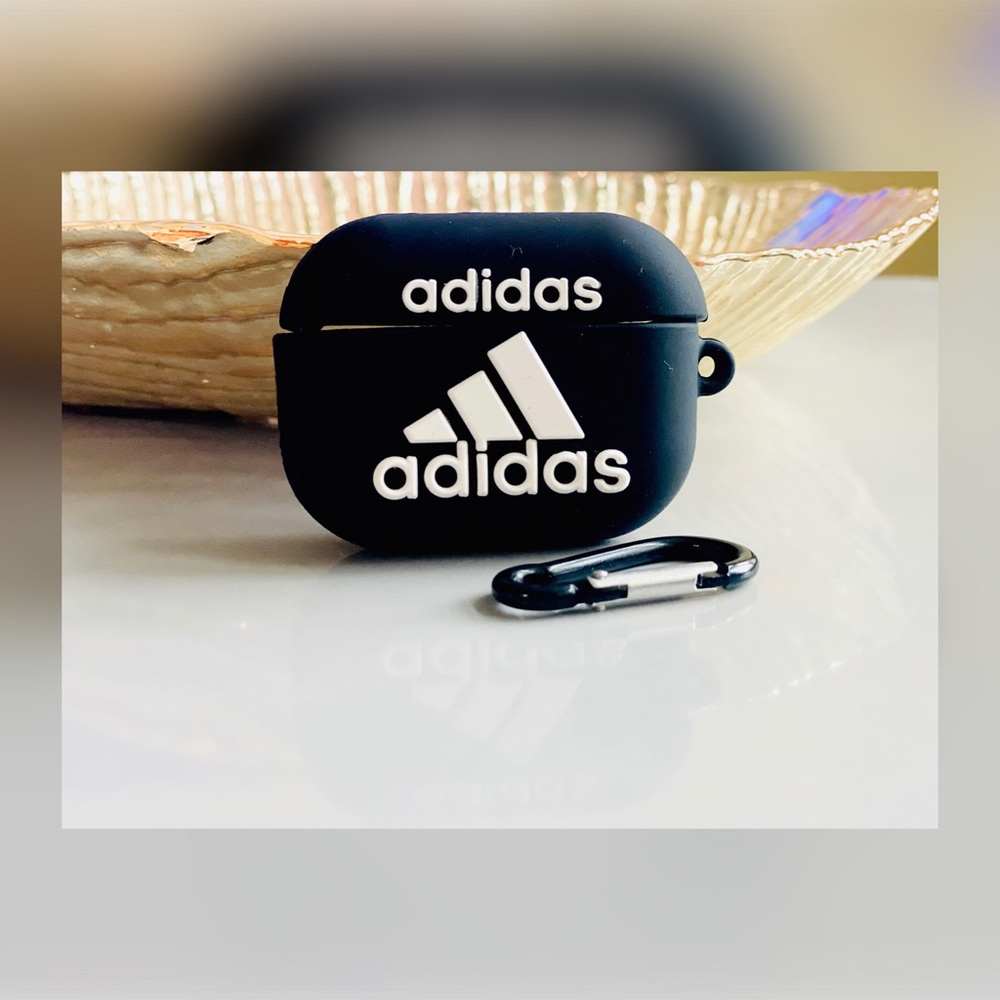 AIRPOD PRO SILICONE PROTECTIVE CASE W/KEYRING